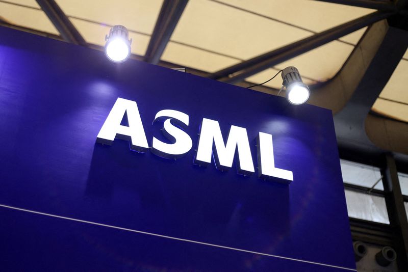 Aandelen ASML dalen nadat Nederland licentie voor enkele Chinese export intrekt – op 2 januari 2024 om 10.00 uur