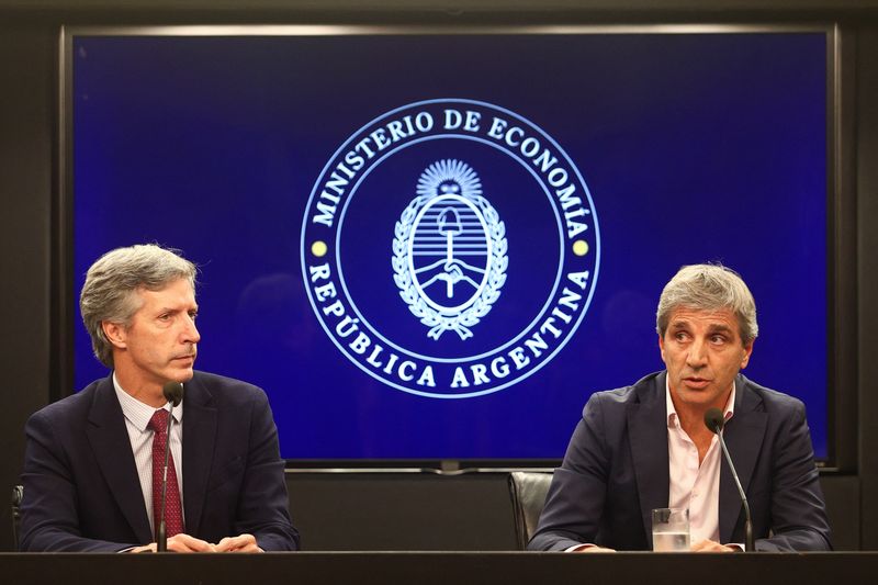 El FMI y Argentina posponen la revisión final de una deuda de 44.000 millones de dólares hasta el 29 de enero de 2024